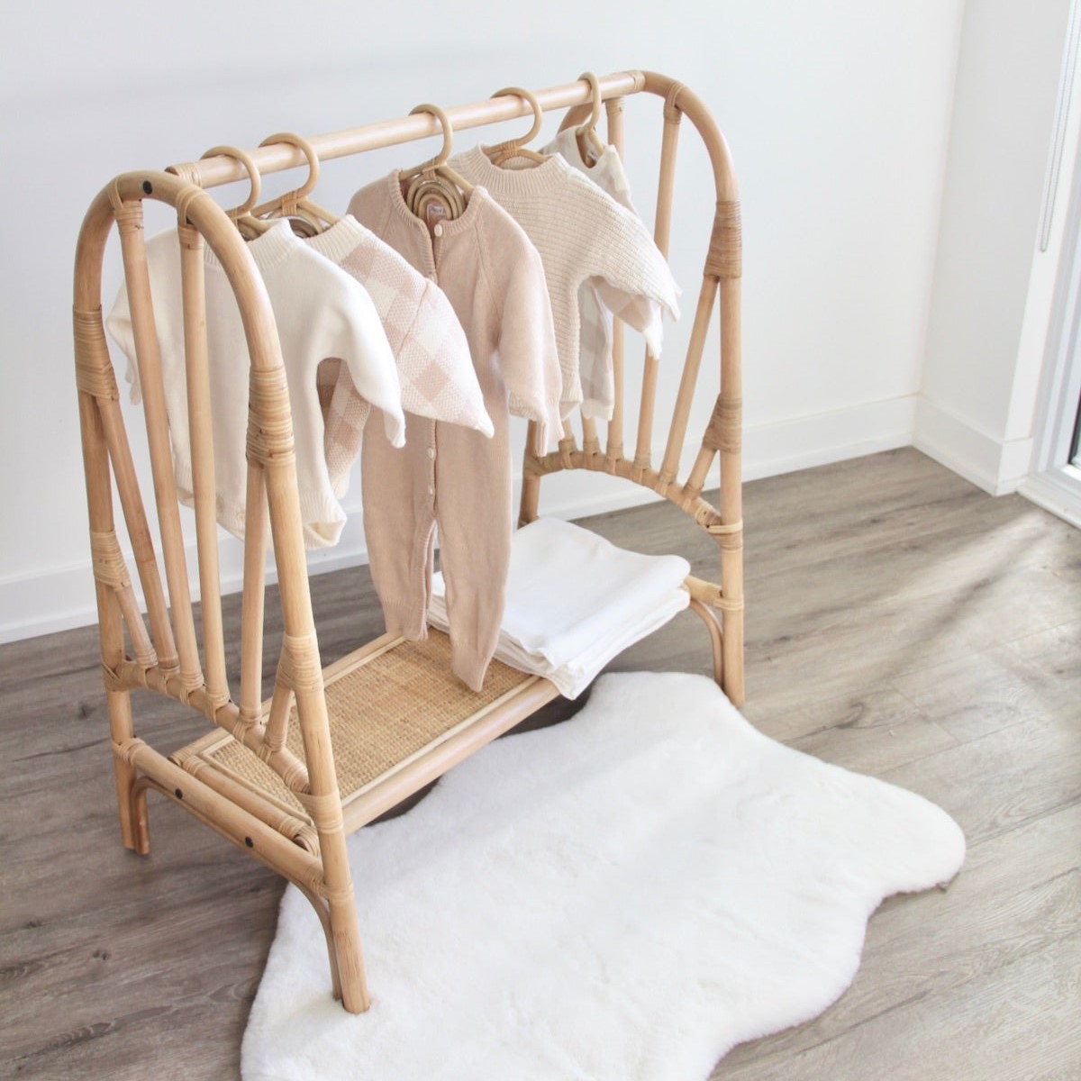 Decorative small hangers, hand - Baby Clothing Hanging Rack avis et prix