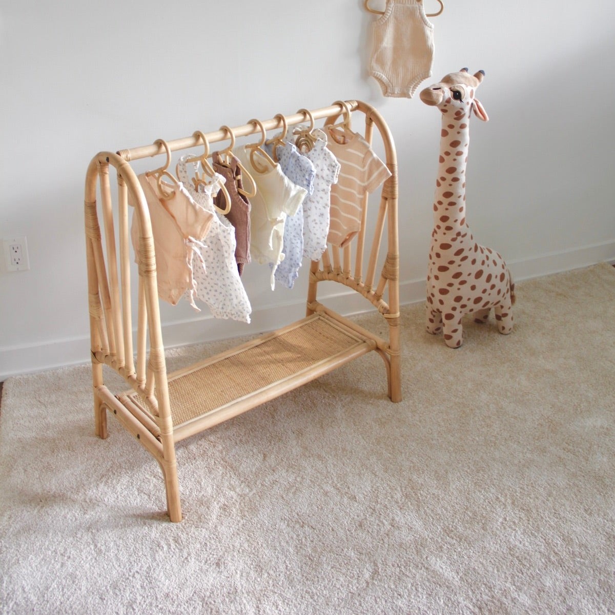 Decorative small hangers, hand - Baby Clothing Hanging Rack avis et prix